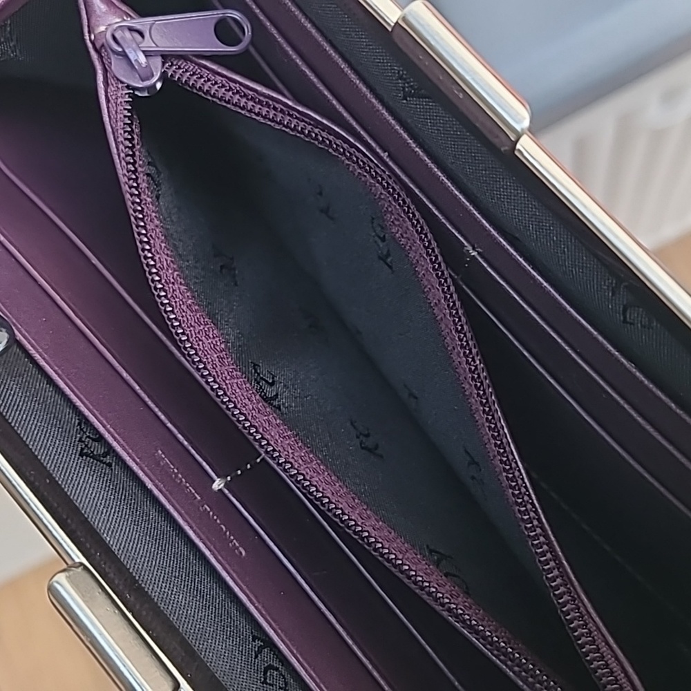 Kenneth Cole - leather kisslock clutch - Picture 6 of 8